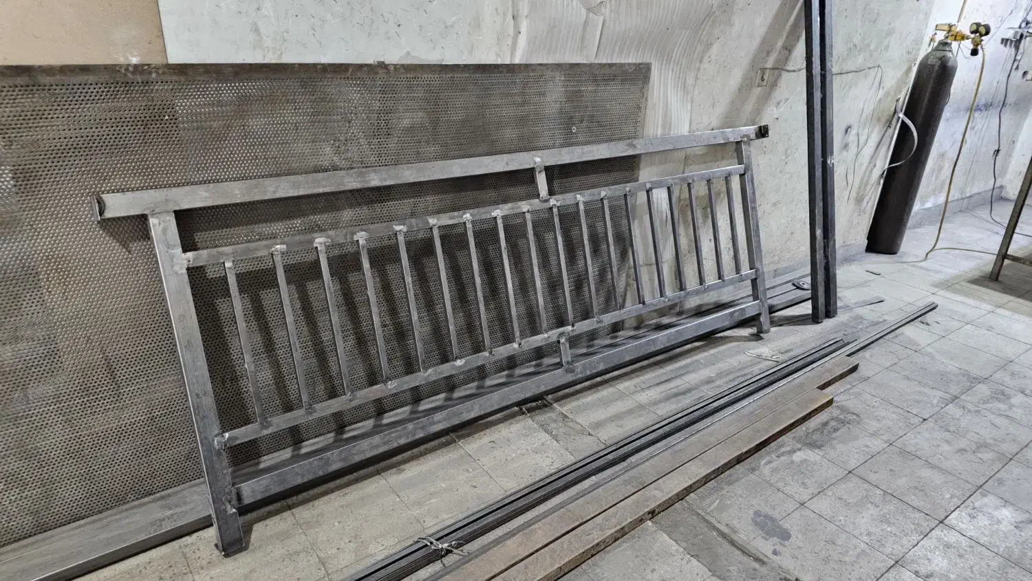 همکار جهت کار در کار گاه آهنگری|استخدام صنعتی، فنی، مهندسی|بروجرد, |دیوار