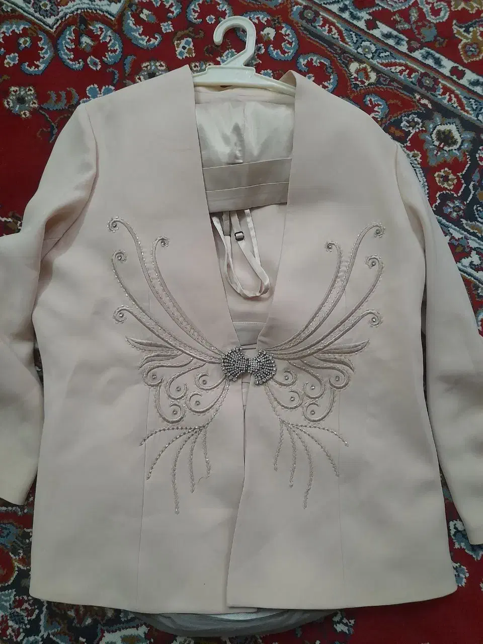 کت ودامن|لباس|بروجرد, |دیوار