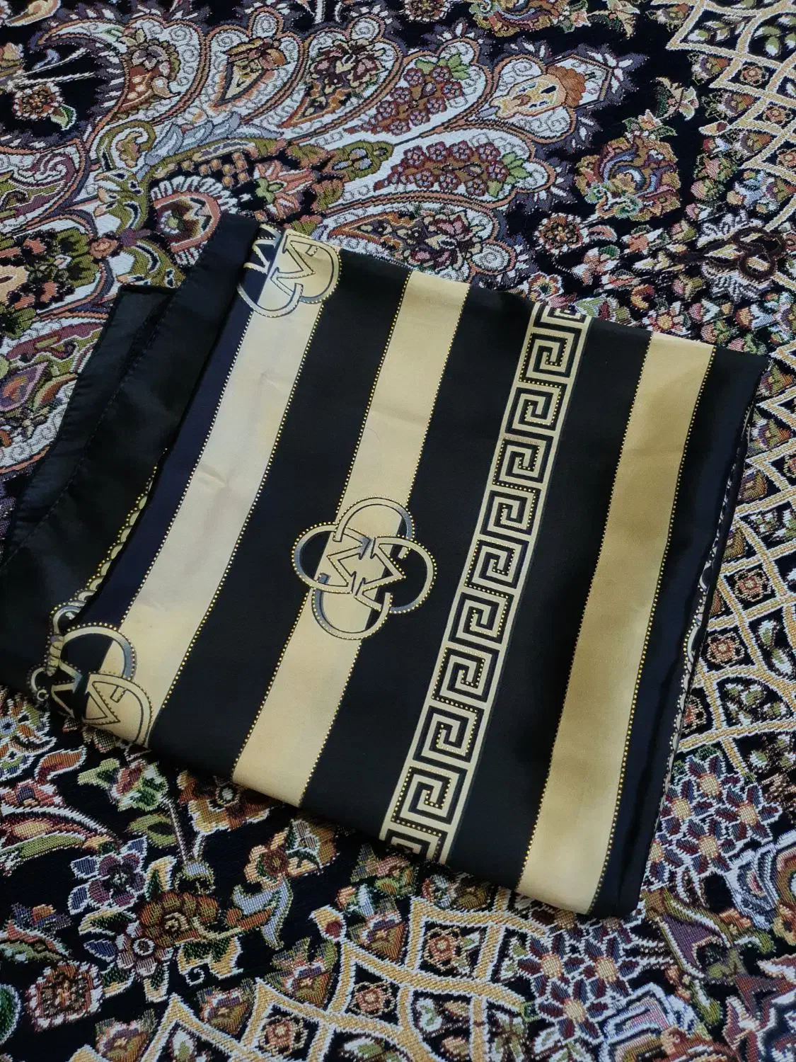 تعدادی روسری ساتن و نخی کاملا نو|لباس|رشت, فلسطین|دیوار