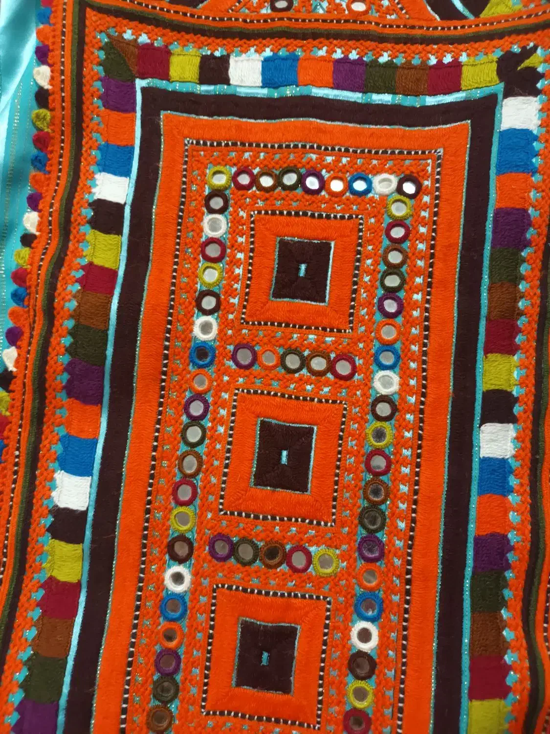 سرتوپ و روبر و جالر|لباس|سراوان, |دیوار