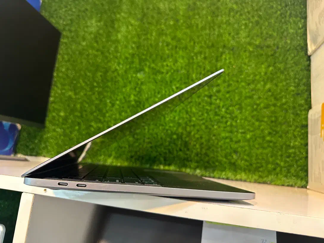 MacBook Pro 2022 M2 256SSD Ram8 قیمت مناسب|رایانه همراه|کرج, گوهردشت|دیوار