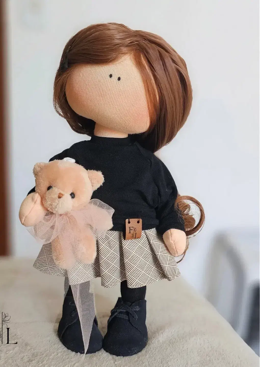 عروسک/ اسباب کودک|اسباب‌بازی بچه|کبودرآهنگ, |دیوار