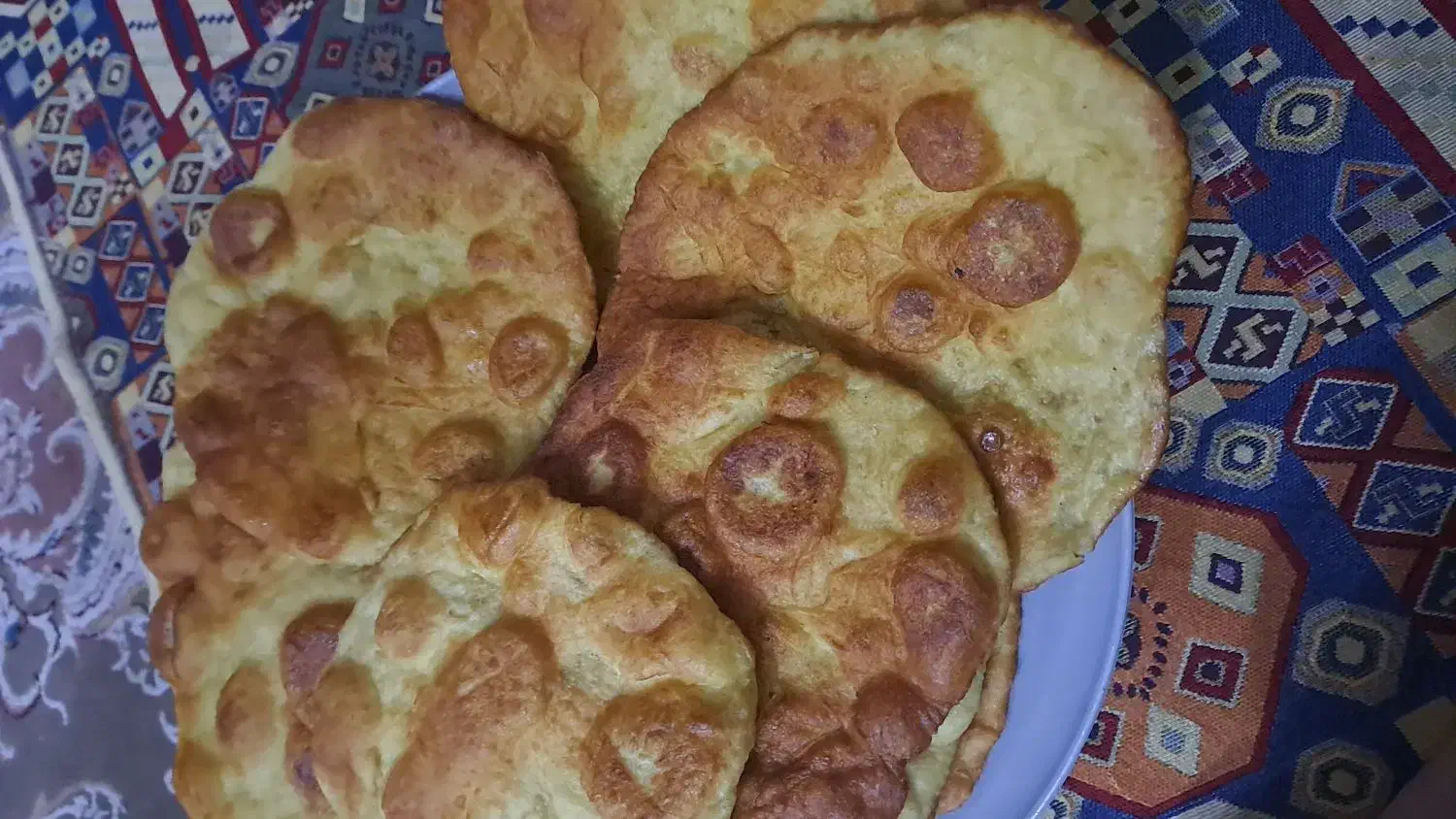 نون روغنی.اگردک|خوردنی و آشامیدنی|قم, چهل درخت‎|دیوار