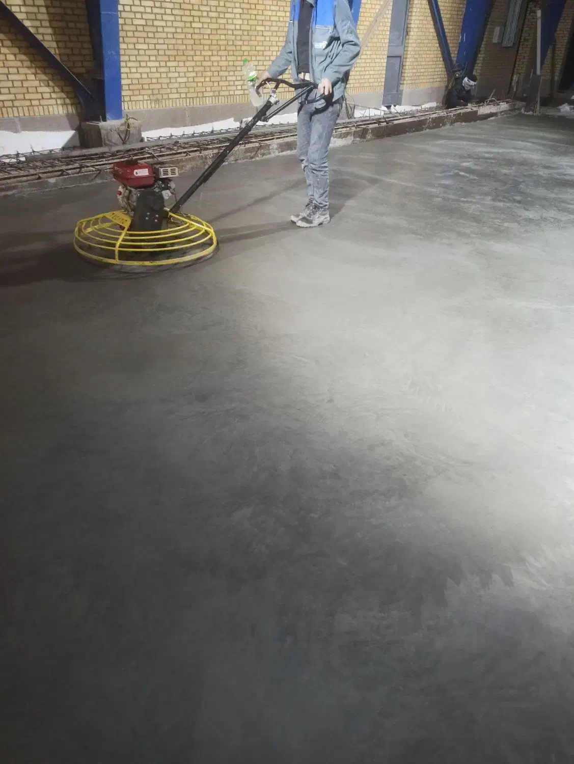 اجرای کف سازی وبتن ریزی بامحاله پروانه ای|خدمات پیشه و مهارت|عسلویه, |دیوار