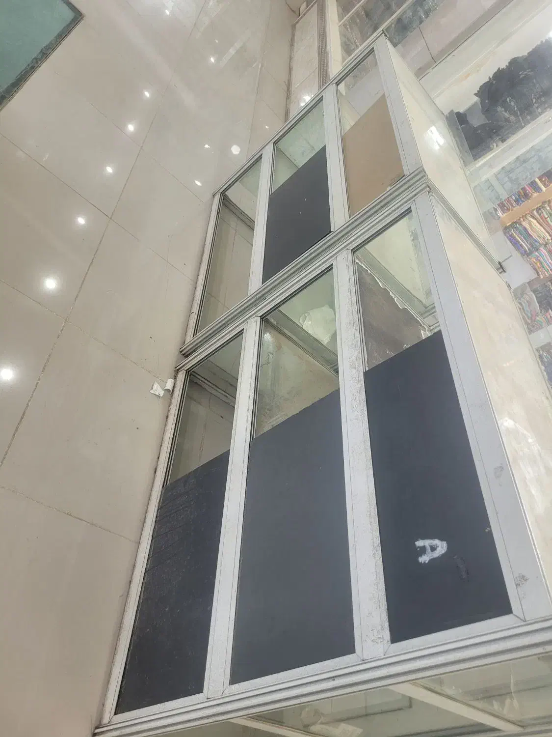 ویترین آلمینیومی کاملا سالم|فروشگاه و مغازه|ایرانشهر, |دیوار