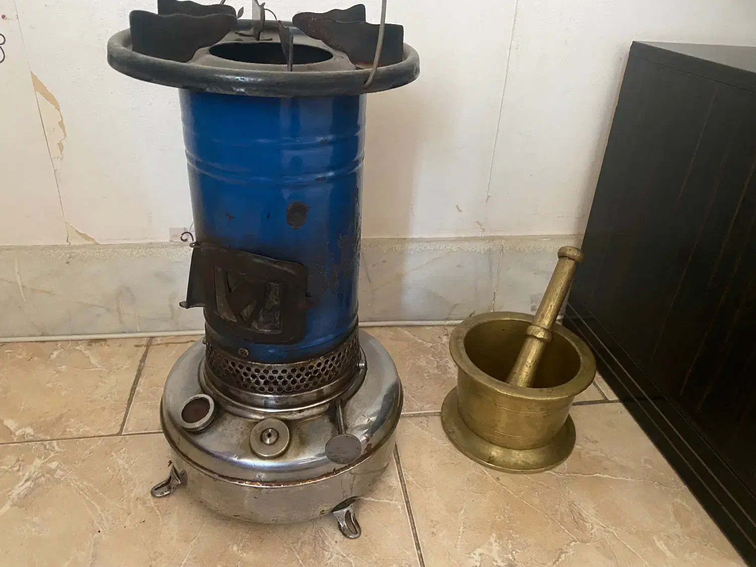 ظروف برنجی|کلکسیون اشیاء عتیقه|رباط‌کریم, پرندک|دیوار