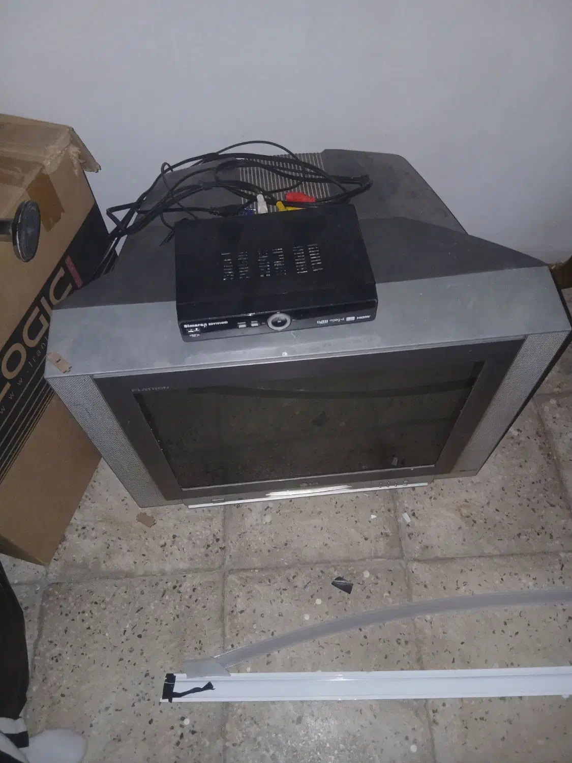 تلویزیون ۲۱|تلویزیون و پروژکتور|ایوان, |دیوار