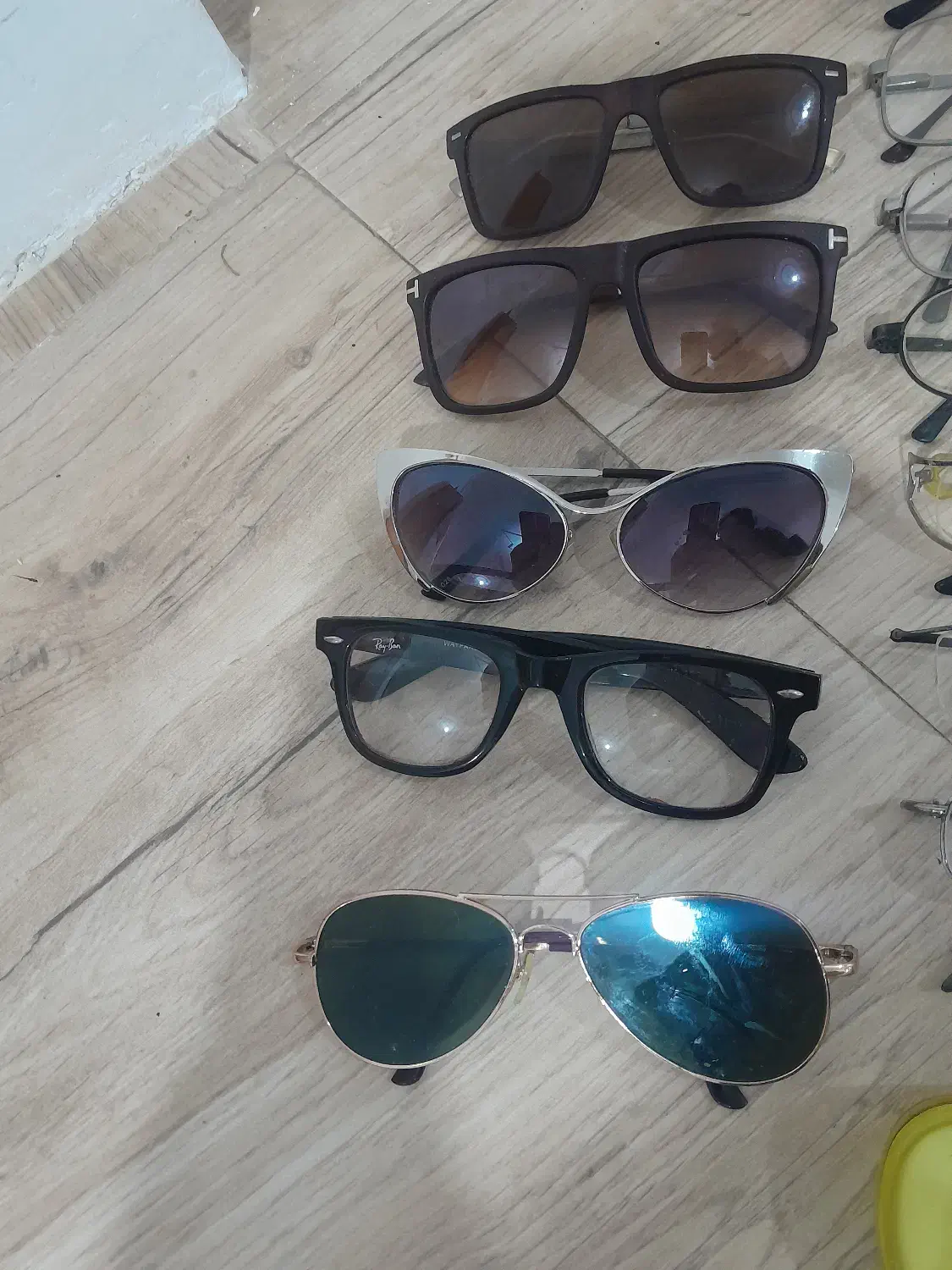 عینک تعدادی|زیورآلات و اکسسوری|رشت, حومه رشت|دیوار