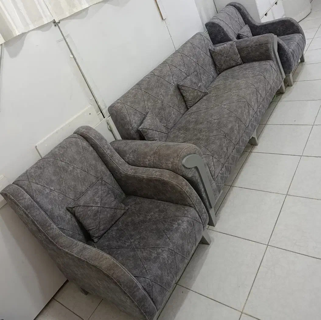 نیم ست مبل ۵ نفر|مبلمان خانگی و میز عسلی|تربت‌حیدریه, مظفریه|دیوار