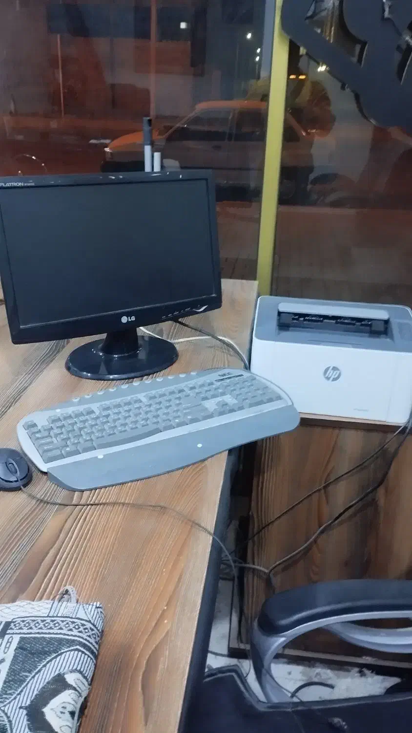 پرینترhp لیزری نو اصن استفاده نشده میزصندلی خلبانی|پرینتر، اسکنر، کپی، فکس|مشهد, الهیه|دیوار