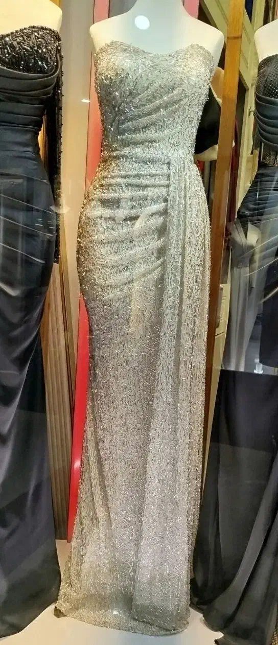 لباس مجلسی|لباس|رباط‌کریم, رباط‌کریم|دیوار