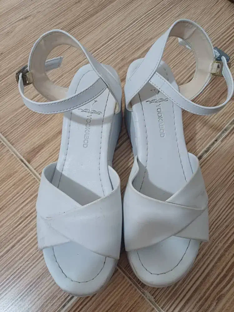 صندل سفید|کیف، کفش، کمربند|رشت, جماران|دیوار