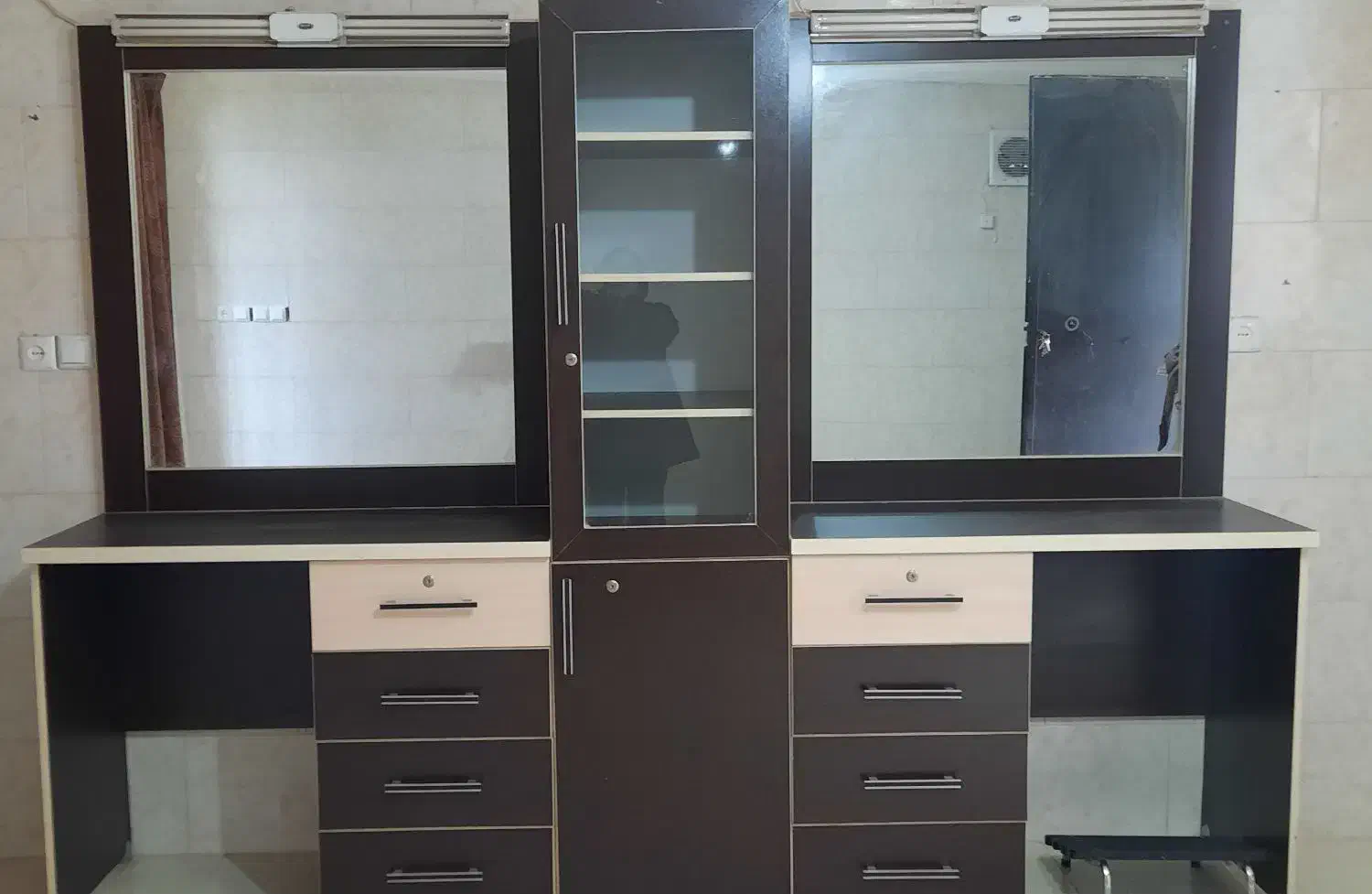 دوکنسول واینه ویترین وسط کلا زیر قیمت نو بفروش|بوفه، ویترین، کنسول|صومعهسرا, |دیوار