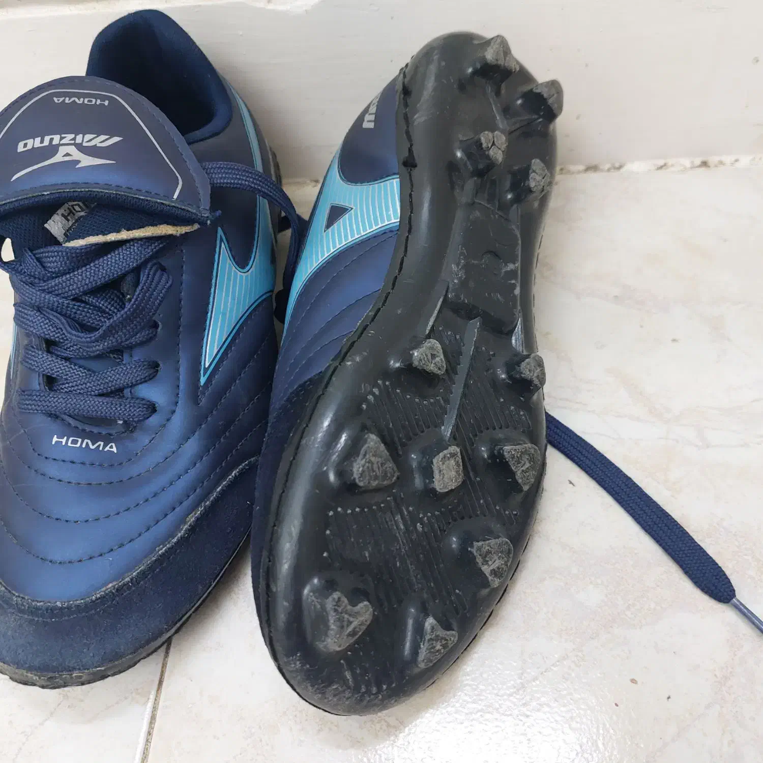 کفش فوتبال (چمن)|کیف، کفش، کمربند|جم, |دیوار