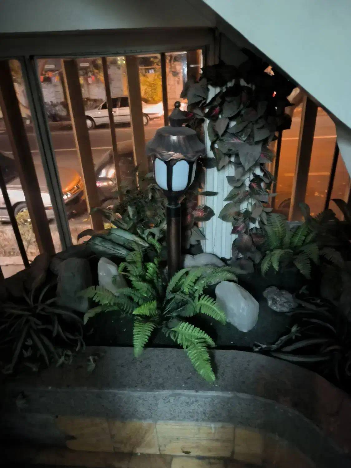 ۱۰۰ متر دو خواب طبقه اول با ۱۰۰ متر حیاط مستقل