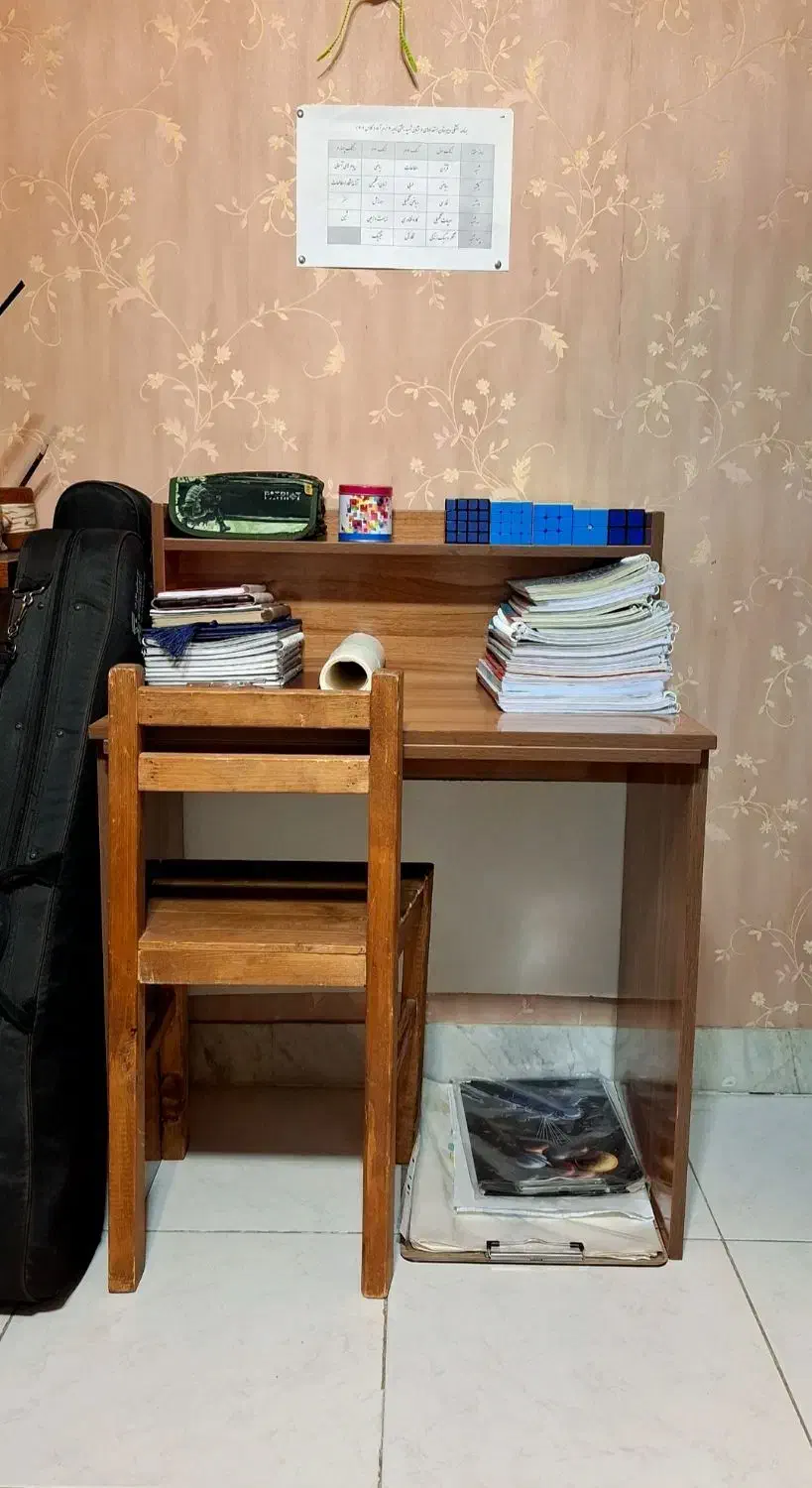 تختخواب و میز مطالعه فرش کودک|تخت و صندلی بچه|خرم‌آباد, |دیوار