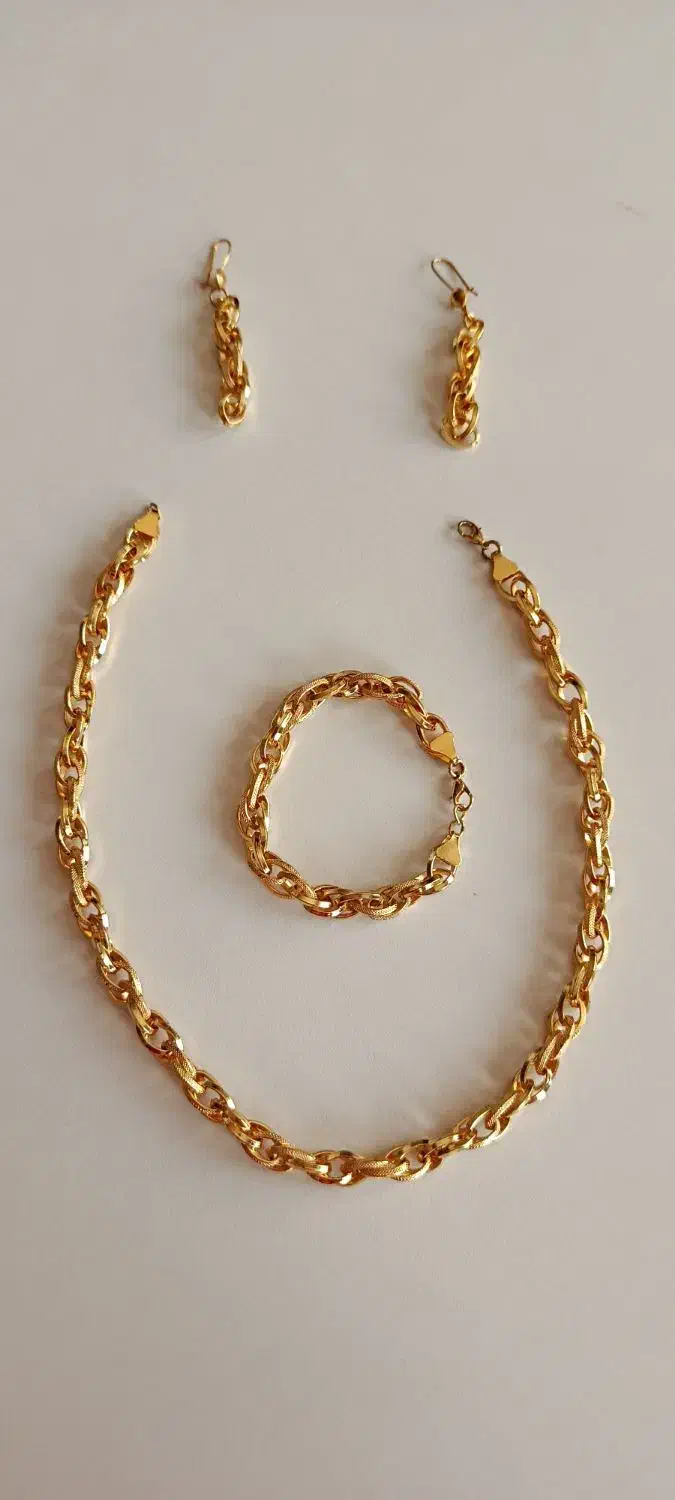 ست بدلیجات رنگ ثابت|بدلیجات|نیشابور, میدان حافظ|دیوار