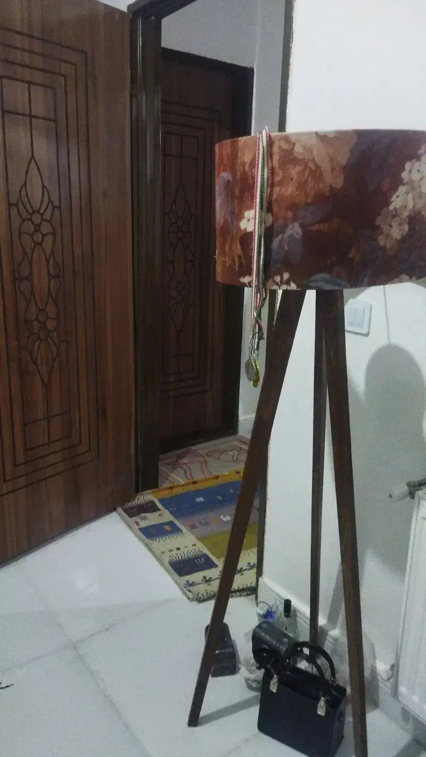 آباژور و کلمن فقط آباژور سیمش قطع شده|صنایع دستی و سایر لوازم تزئینی|هامون, |دیوار