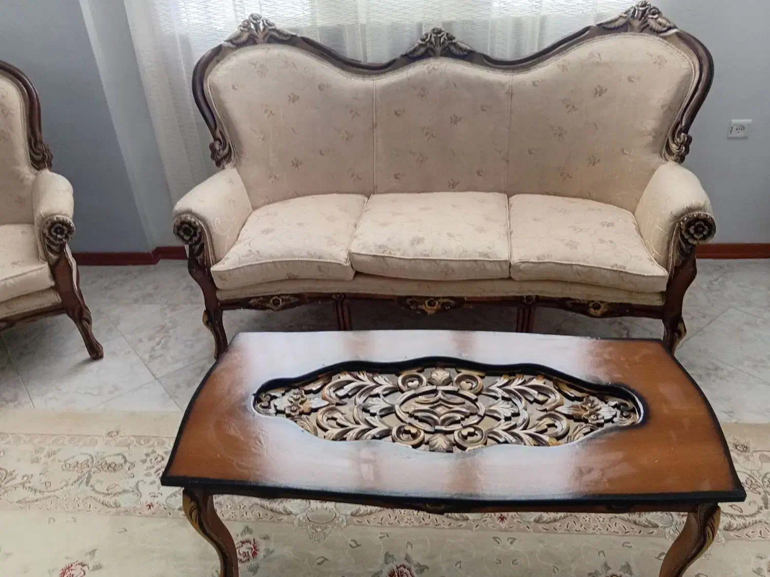 مبل سلطنتی|مبلمان خانگی و میز عسلی|شیروان (خراسان), |دیوار