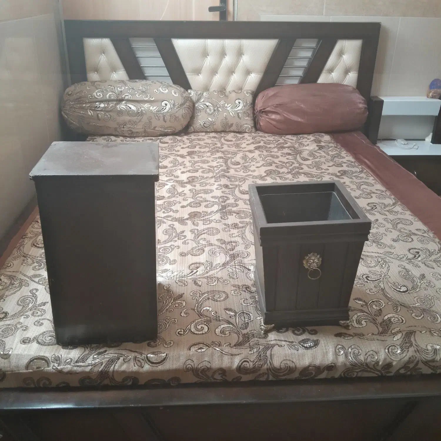 تخت و تشک چوبی|تخت و سرویس خواب|قم, سراجه|دیوار
