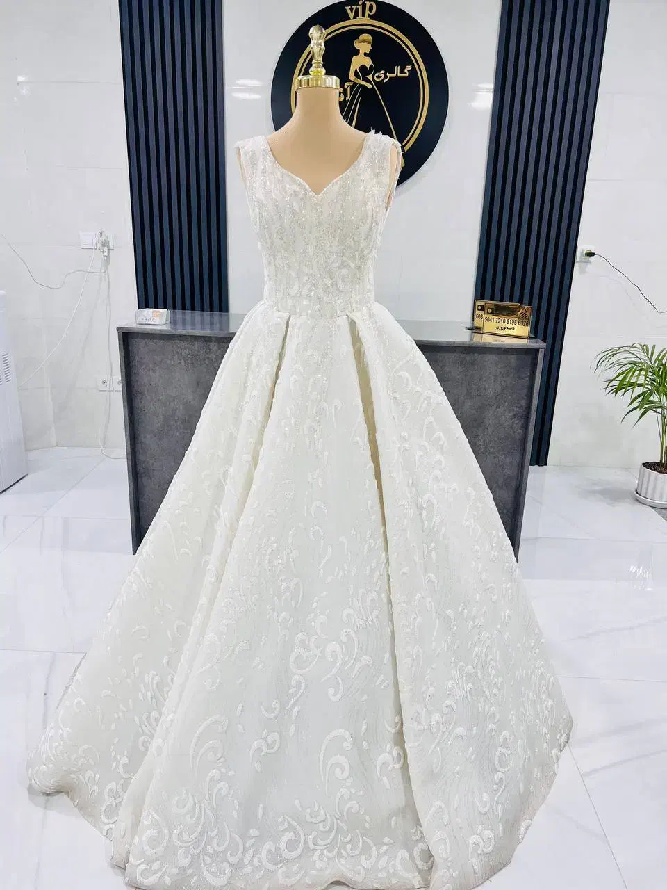 فروش انواع لباس عروس وعقدی و لباس مجلسی و فرمالیته|لباس|شهر بابک, |دیوار