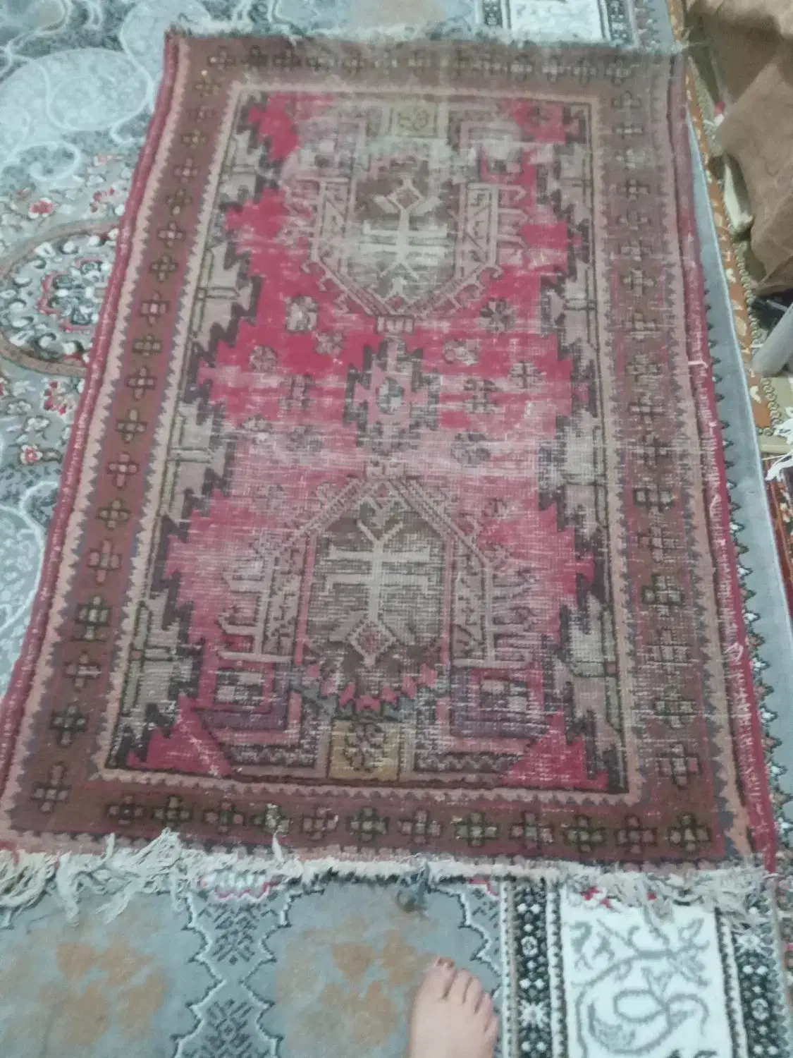 گلیم فرش قدیمی عتیقه قرمز ۵۵۰|گلیم، جاجیم، گبه|اصفهان, شهرک مهدیه|دیوار