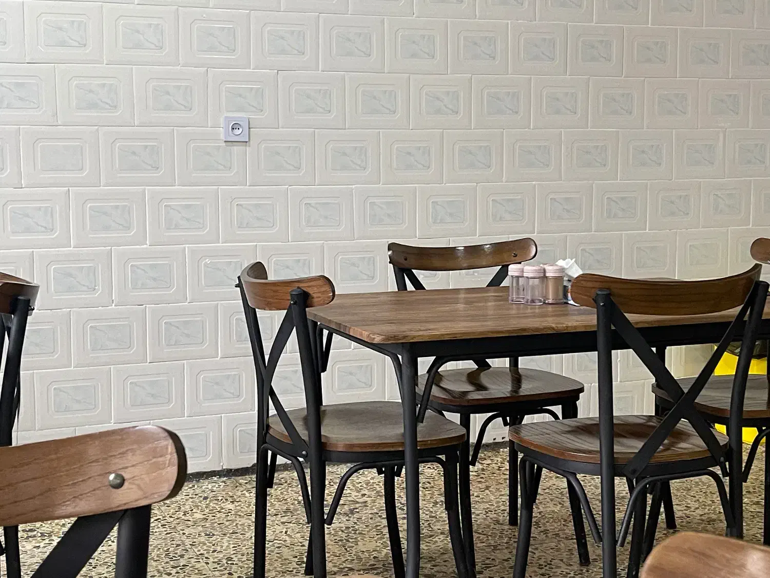 میز و صندلی لهستانی جذاب نو|میز و صندلی غذاخوری|آستارا, |دیوار