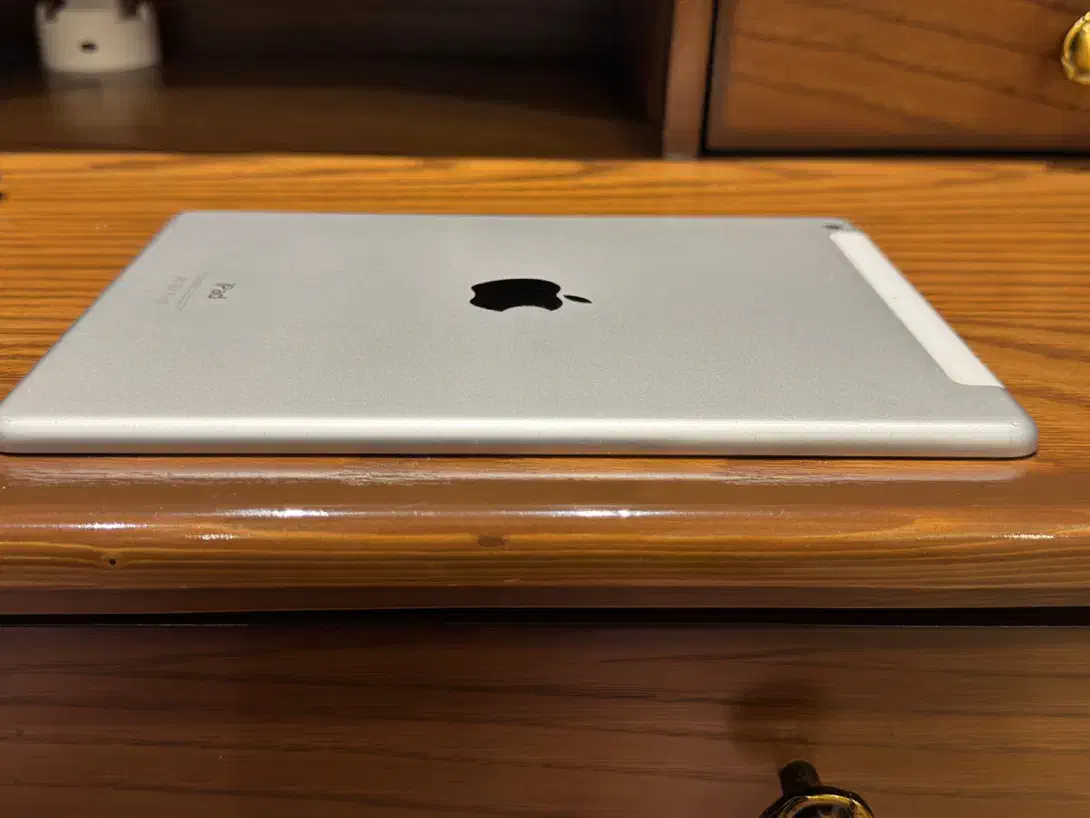 iPad Air 32GB + Cellular|تبلت|مشهد, سجاد شهر|دیوار