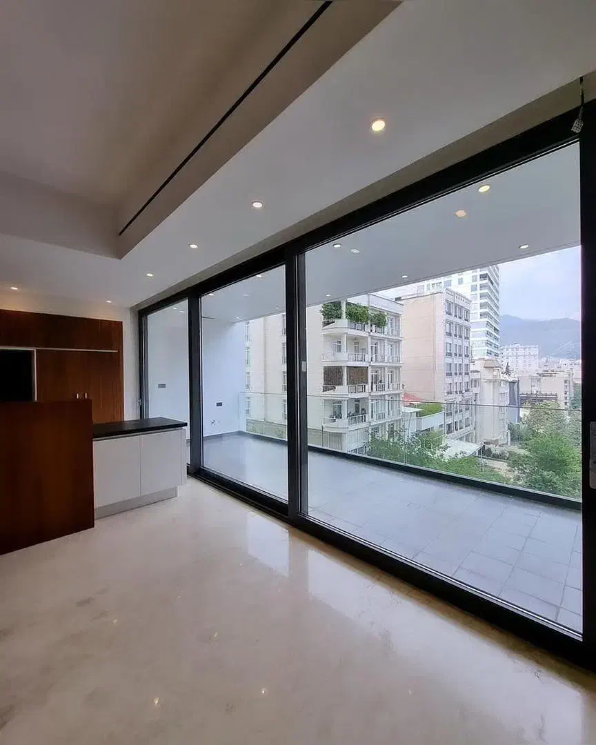 215 متر نیاوران/ ویو سراسری / کلید نخورده