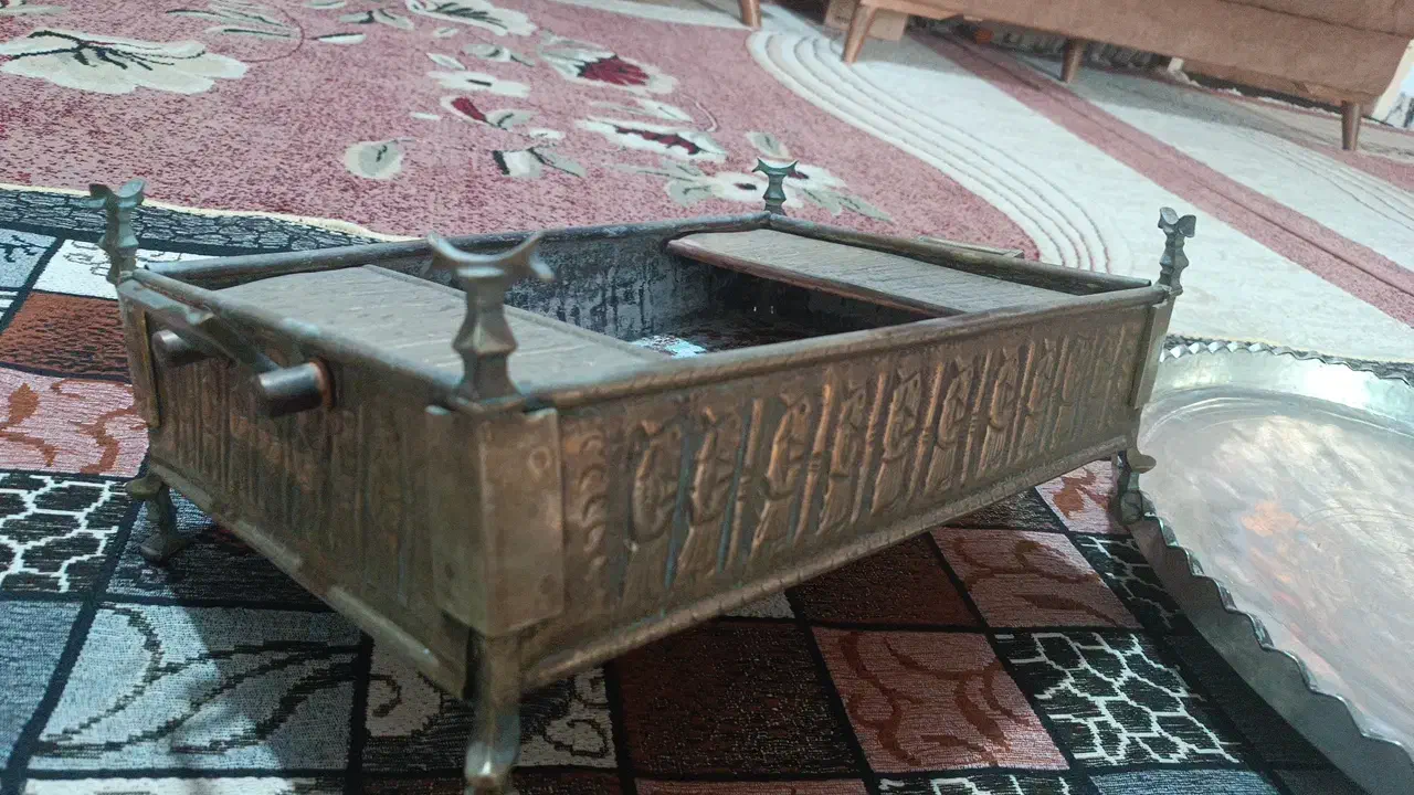 منقل و سینی مسی قدیمی و سنگین|کلکسیون اشیاء عتیقه|کرمانشاه, |دیوار