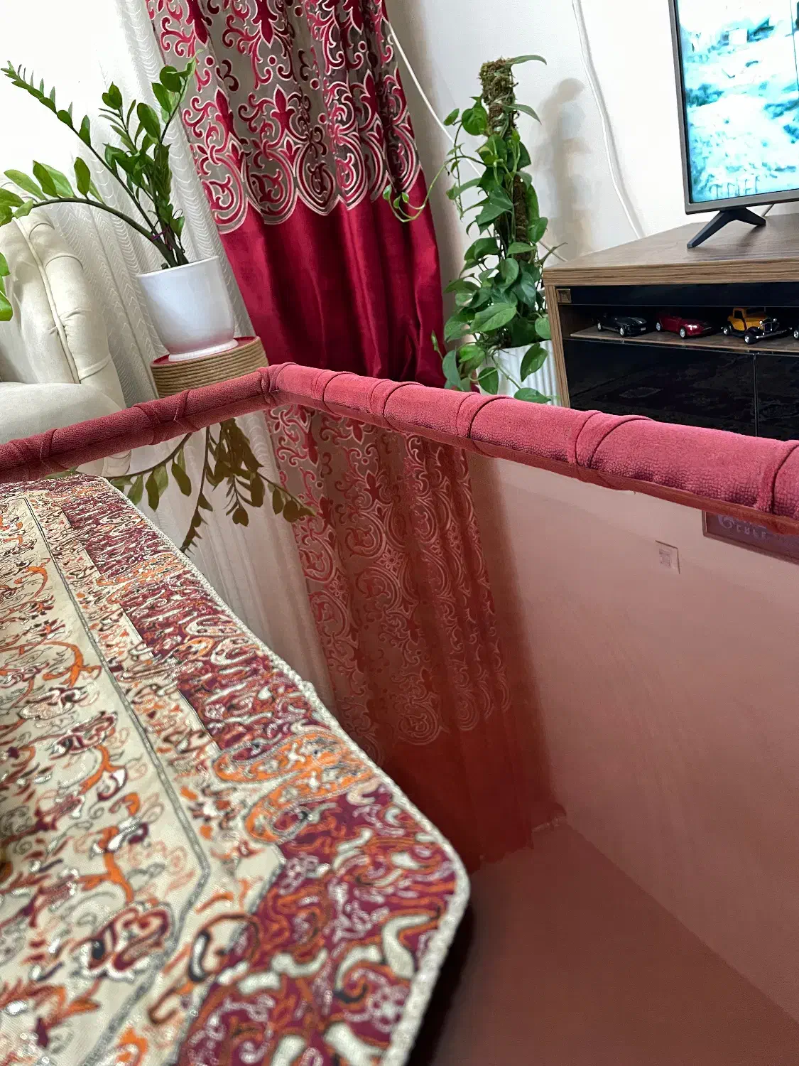 پاف و میز وسط‌ مبلمان|مبلمان خانگی و میز عسلی|گلپایگان, |دیوار