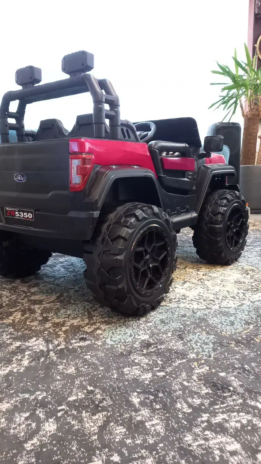 ماشین شارژی ۶ موتوره حرفه ای کریر دار متالیک|اسباببازی بچه|تهران, حکیمیه|دیوار