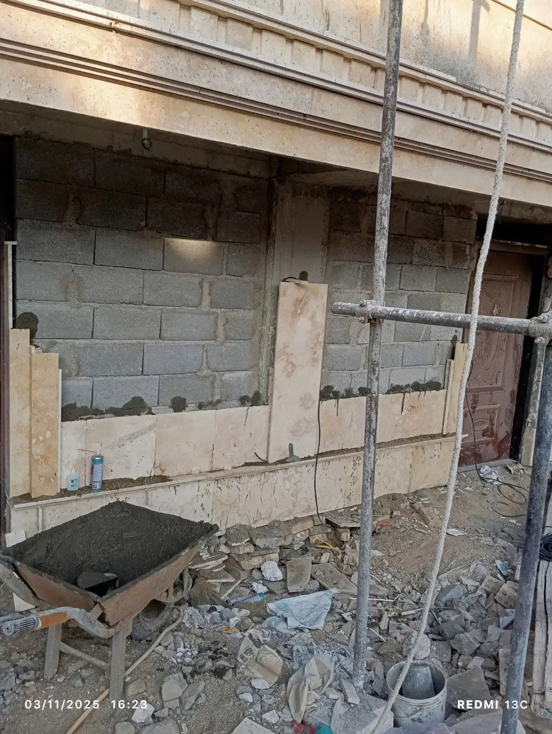 بنا بنایی سنگکاری کاشی کاری سیمانکاری|خدمات پیشه و مهارت|نوشین شهر, |دیوار