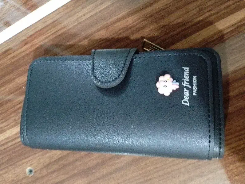 کیف مشکی دستی و مدارک گمشده|کیف، کفش، کمربند|خوی, |دیوار