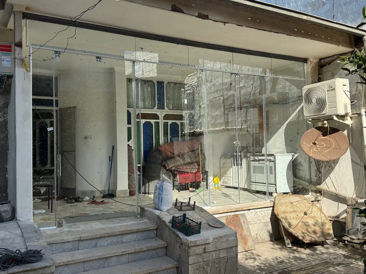 نصب شیشه سکوریت|خدمات پیشه و مهارت|گرگان, |دیوار