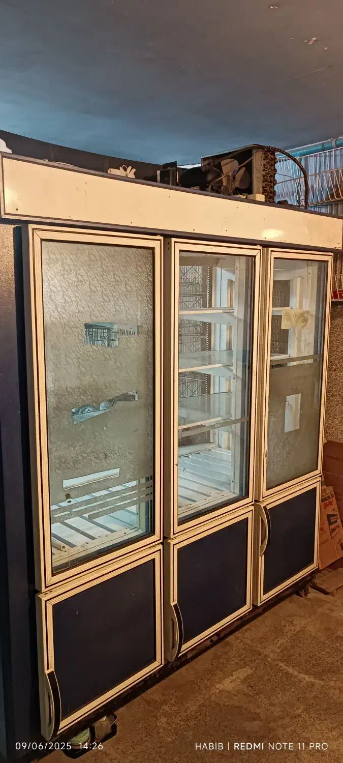 یخچال دو طرف شیشه ای استند سیگار و قفسه مشبک|فروشگاه و مغازه|کرج, شاهین‌ویلا|دیوار