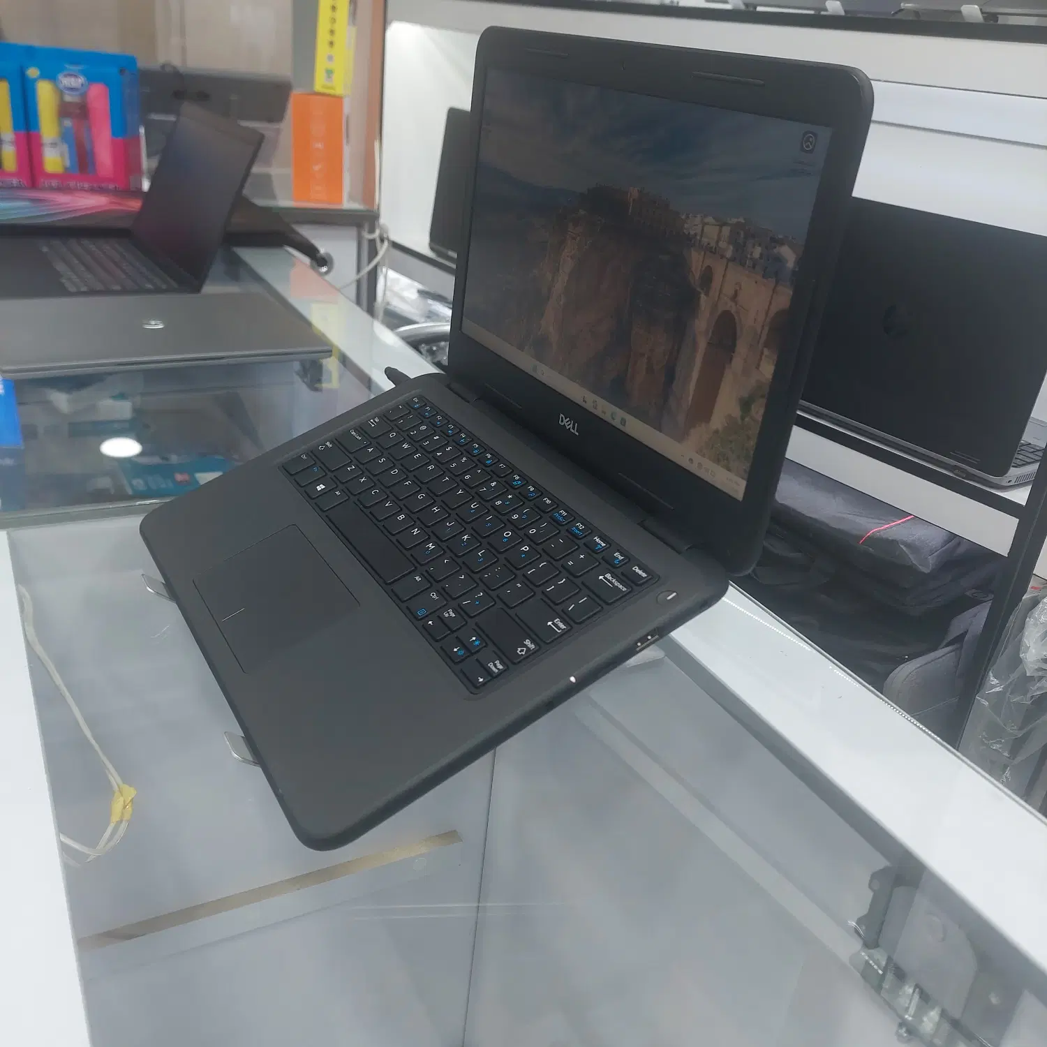 Dell latitude 3400|رایانه همراه|شیراز, ملاصدرا|دیوار