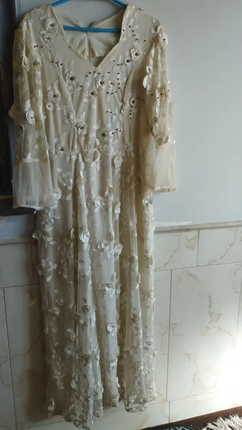 چند عدد لباس مجلسی|لباس|نیشابور, شهید جعفری|دیوار