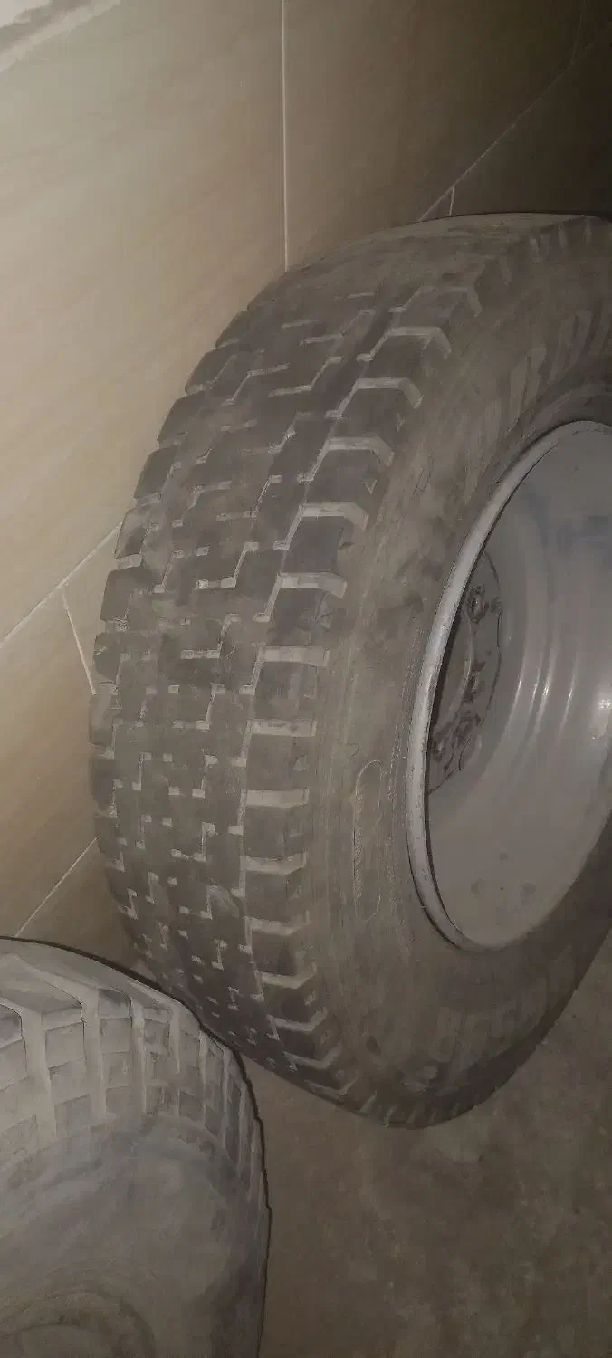 4حلقه رینگ و لاستیک تیوبلس نیسان|قطعات یدکی و لوازم جانبی|کاشمر, |دیوار