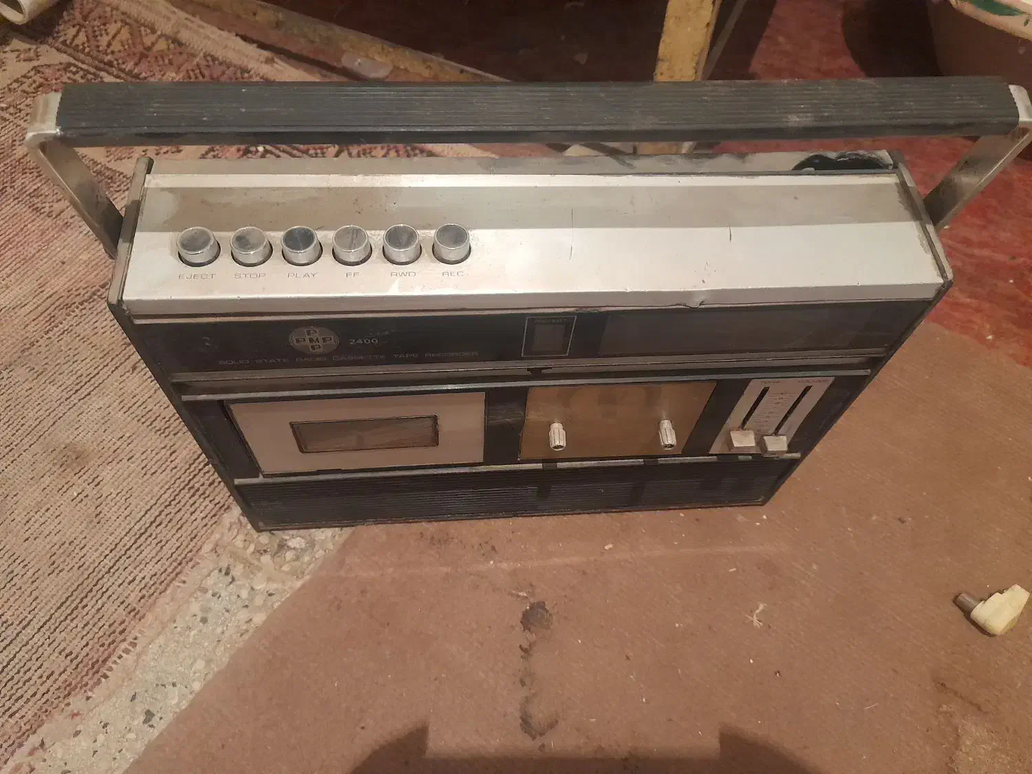 رادیو قدیمی|کلکسیون اشیاء عتیقه|سمنان, |دیوار