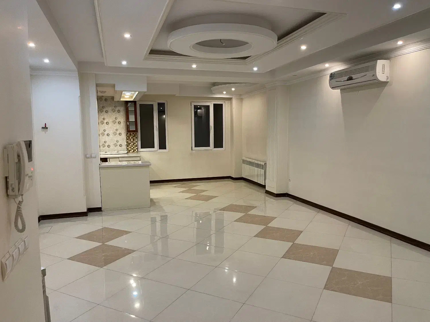 آپارتمان مسکونی ۹ سالهٔ بابک خرم دین