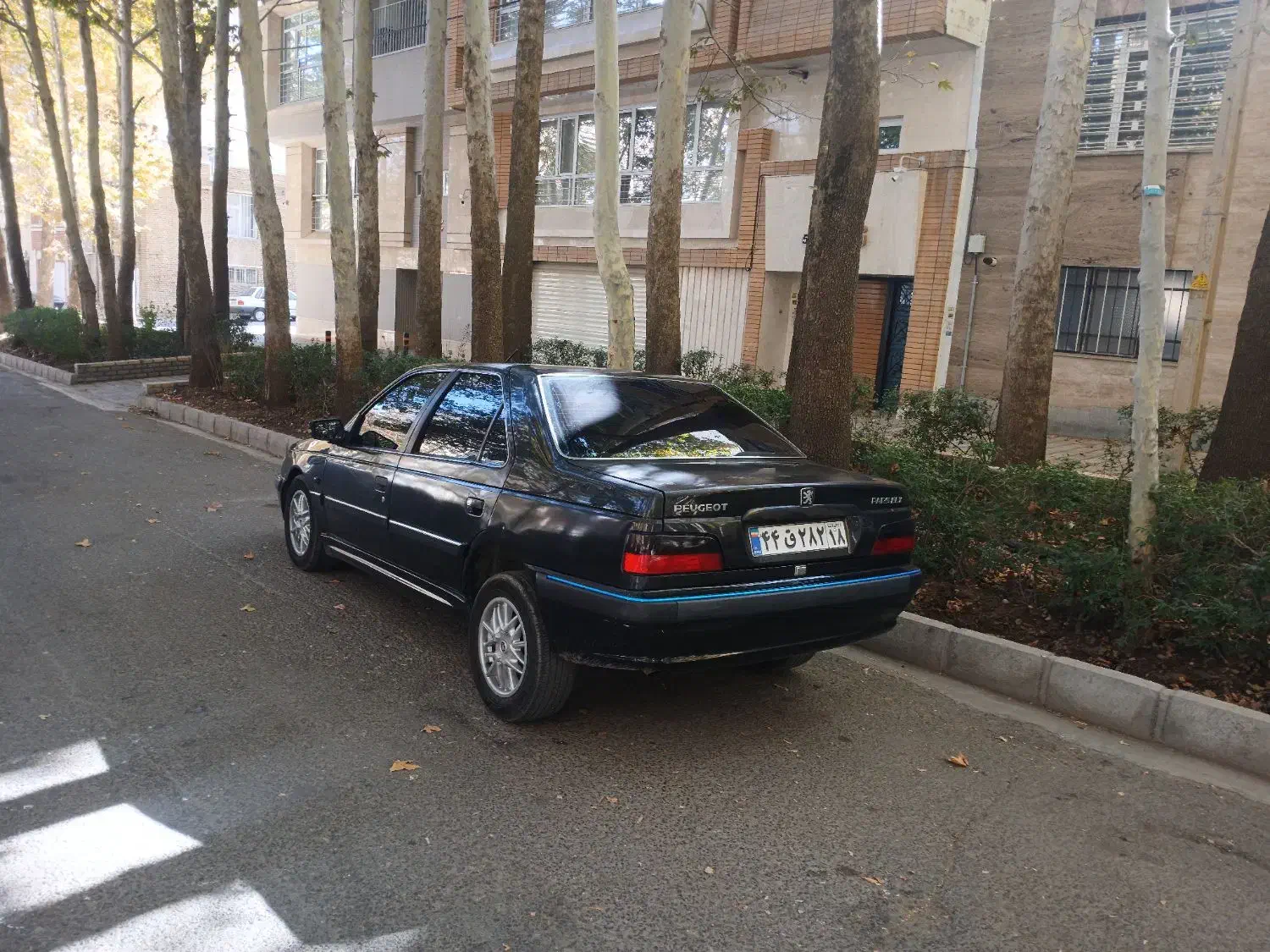 پژو پارس مشکی سیخ وسط معاوضه با پرایدوانت|خودرو سواری و وانت|همدان, |دیوار