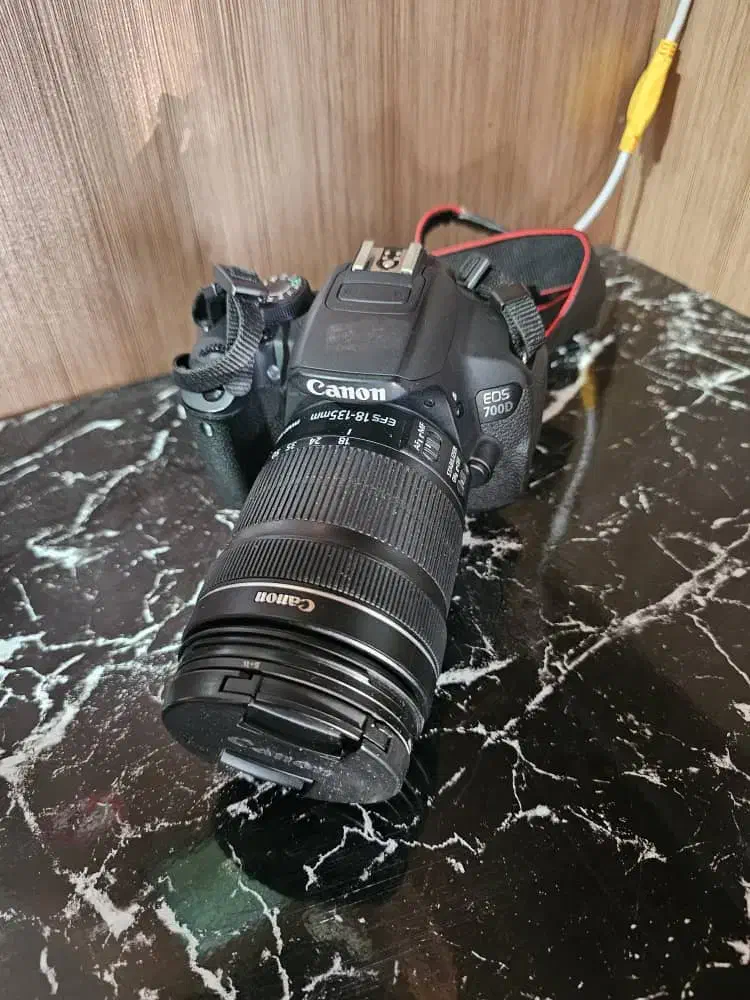 دوربین عکاسی حرفه ای مدل ۷۰۰d|دوربین عکاسی و فیلمبرداری|تهران, ایران|دیوار