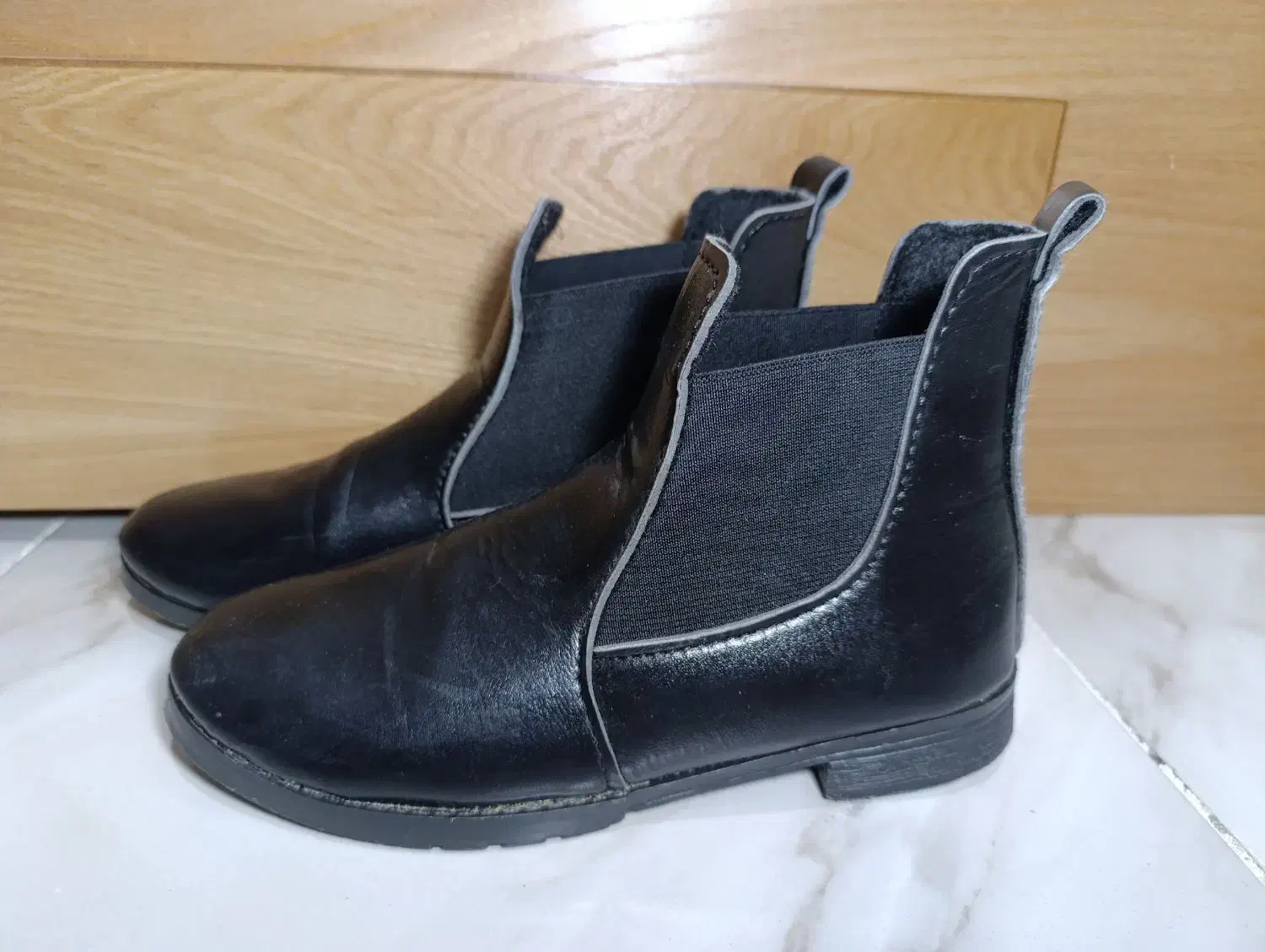 نیم زنانه|کیف، کفش، کمربند|شاهین‌شهر, نبوت|دیوار