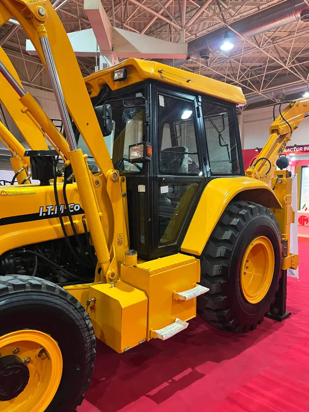 نمایندگی فروش بیل بکهو ۴ و۶سیلندر تبریز تحویل فوری|خودرو سنگین|تهران, طرشت|دیوار