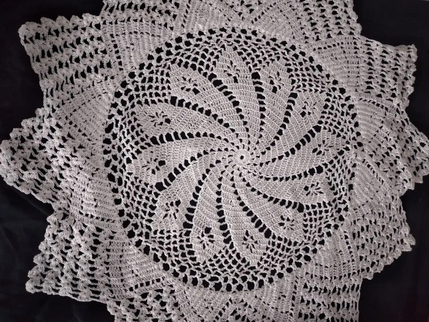 رومیزی قلاب بافی|پرده، رانر، رومیزی|مشهد, شهید فرامرز عباسی|دیوار