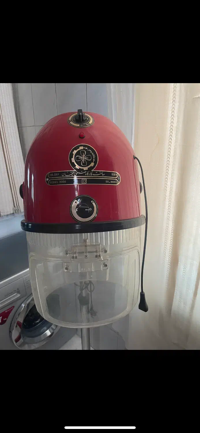 تخت تاشو فلزی و سشوار پایه بلند|آرایشگاه و سالن‌های زیبایی|بروجرد, |دیوار