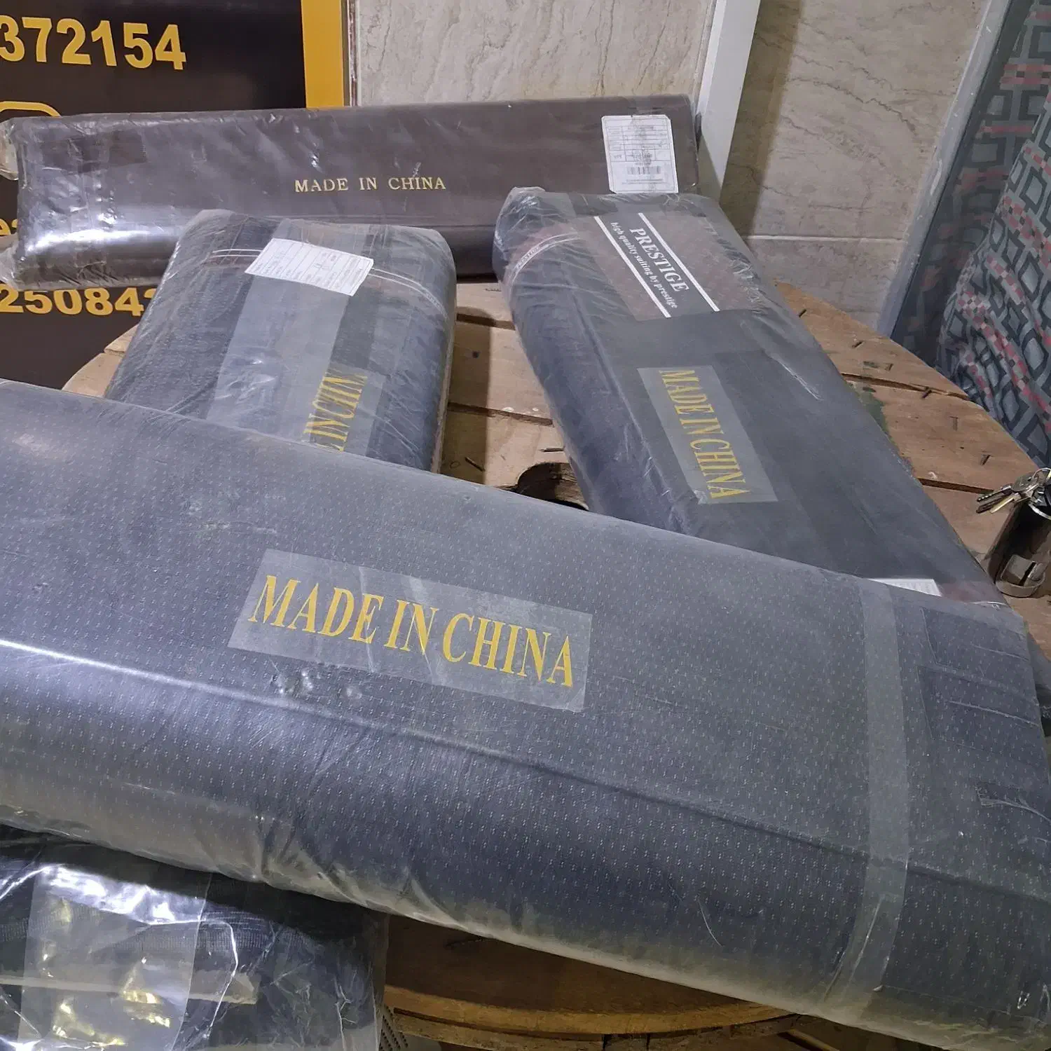 پارچه کت شلوار ی|لباس|مشکیندشت, |دیوار