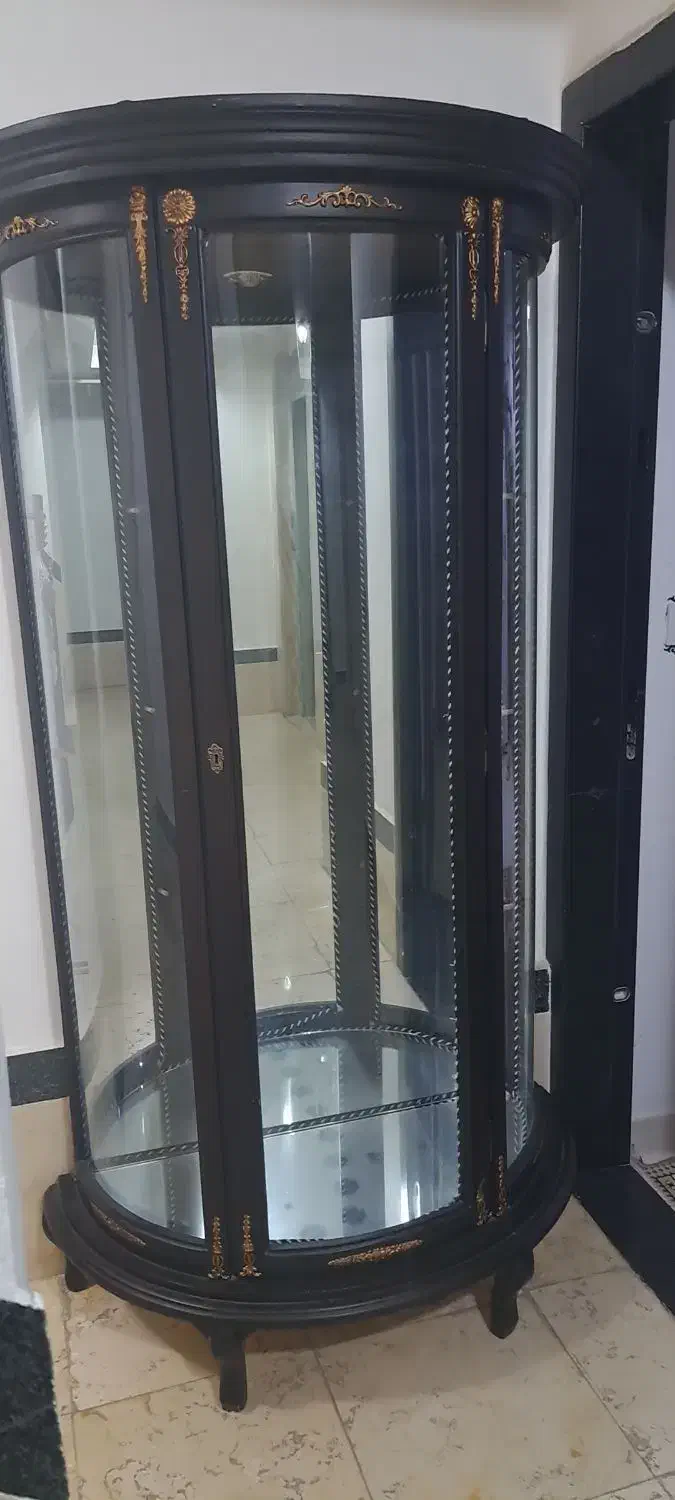 بوفە و ساعت ایستادە هر دو بدون خطو خش ۶۰۰|بوفه، ویترین، کنسول|سنندج, |دیوار