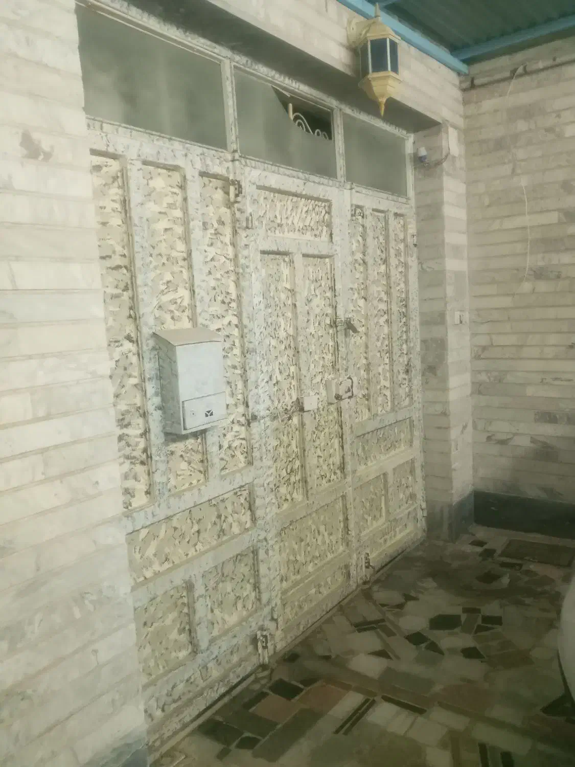 درب آهنی قدیمی سه لنگه|مصالح و تجهیزات ساختمان|اهر, |دیوار